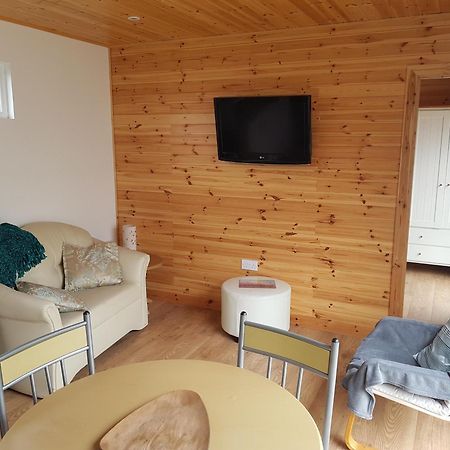 Acorn Camping And Caravan Park Ллантвіт-Мейджор Екстер'єр фото