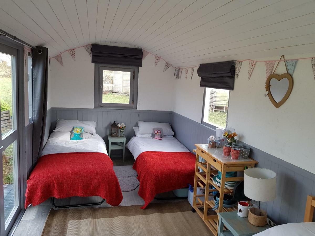 Acorn Camping And Caravan Park Ллантвіт-Мейджор Екстер'єр фото
