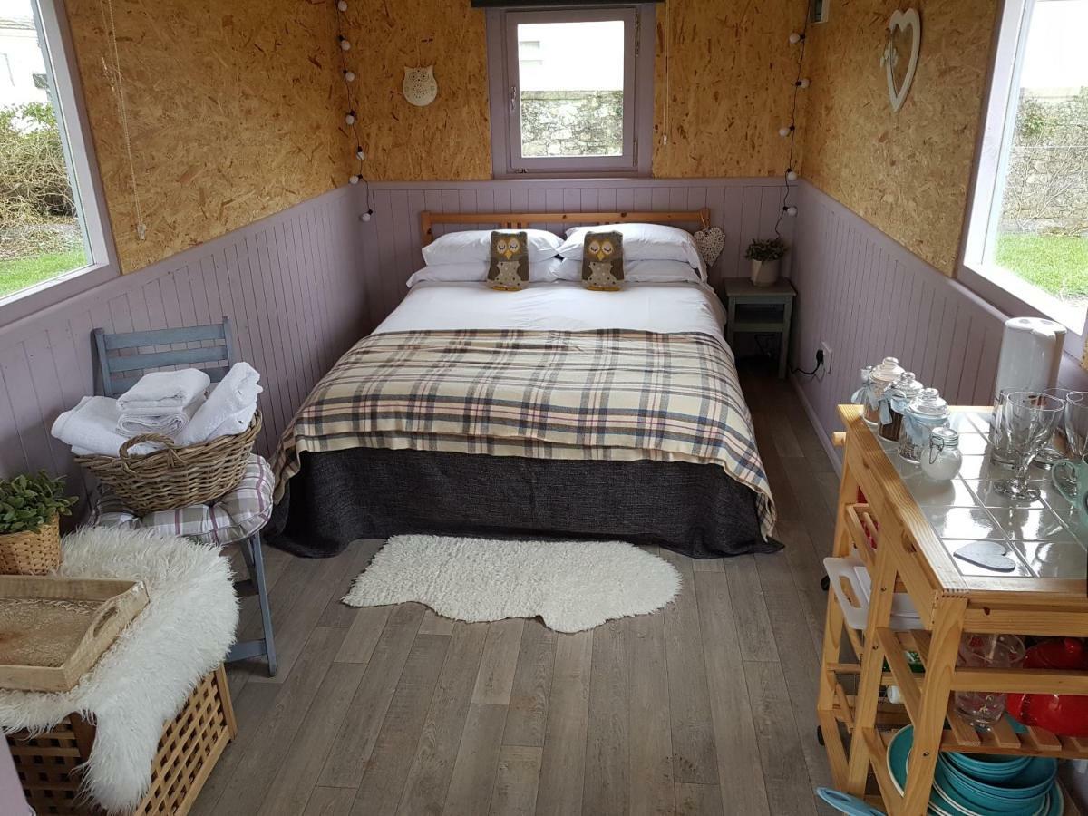 Acorn Camping And Caravan Park Ллантвіт-Мейджор Екстер'єр фото