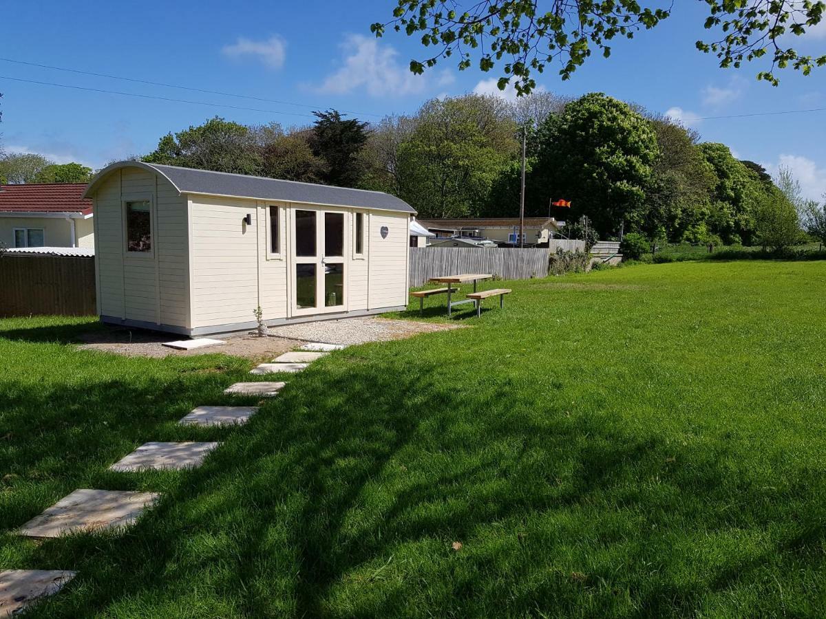 Acorn Camping And Caravan Park Ллантвіт-Мейджор Екстер'єр фото