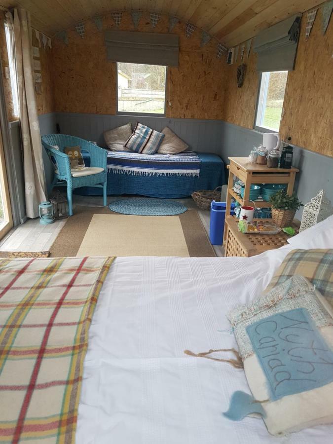 Acorn Camping And Caravan Park Ллантвіт-Мейджор Екстер'єр фото
