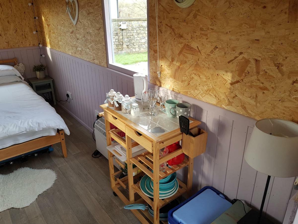 Acorn Camping And Caravan Park Ллантвіт-Мейджор Екстер'єр фото
