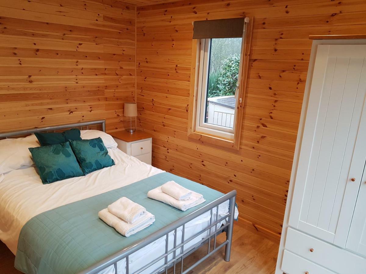 Acorn Camping And Caravan Park Ллантвіт-Мейджор Екстер'єр фото
