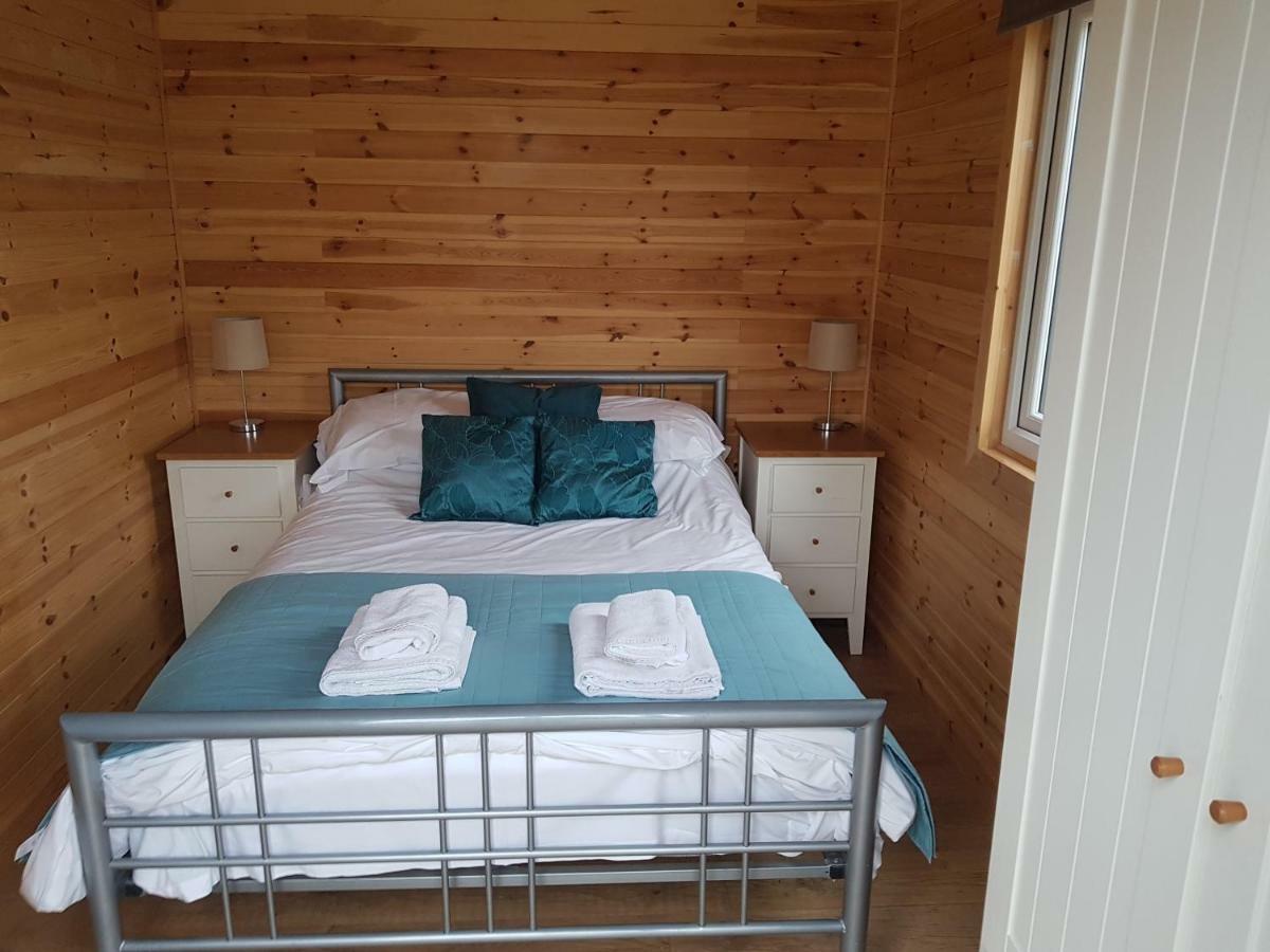Acorn Camping And Caravan Park Ллантвіт-Мейджор Екстер'єр фото