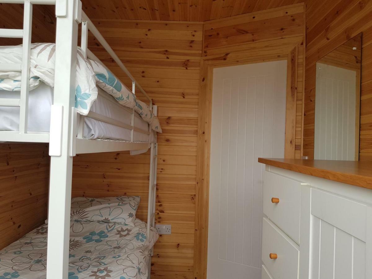 Acorn Camping And Caravan Park Ллантвіт-Мейджор Екстер'єр фото