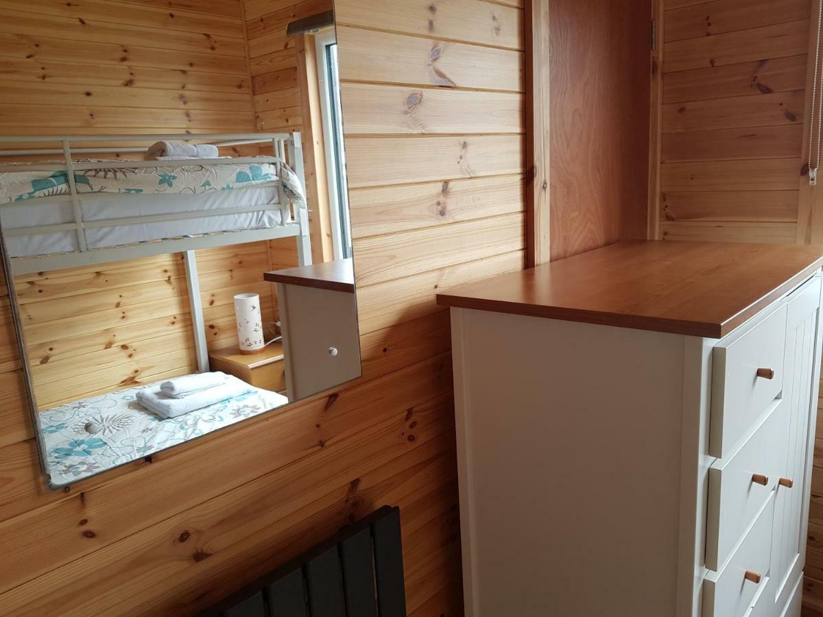 Acorn Camping And Caravan Park Ллантвіт-Мейджор Екстер'єр фото