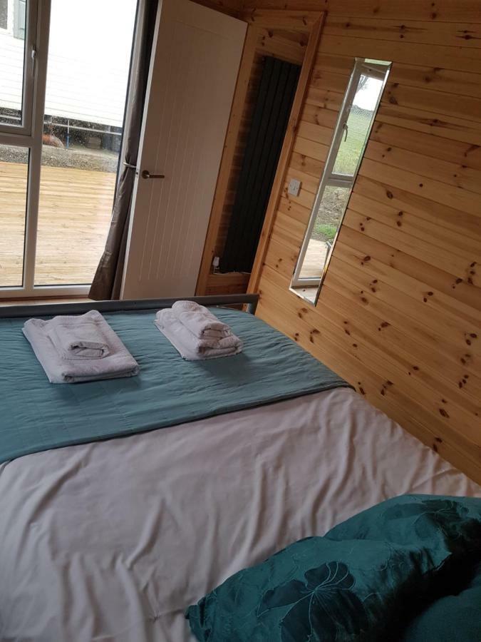 Acorn Camping And Caravan Park Ллантвіт-Мейджор Екстер'єр фото